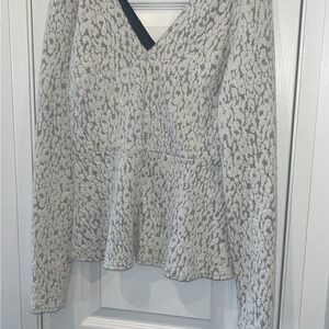 White Women Fashion Top V neck Pemblum